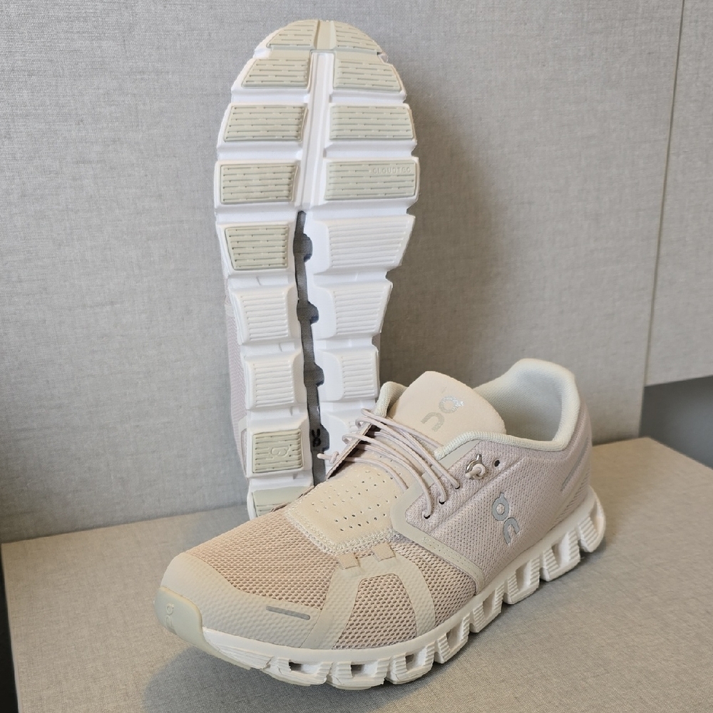 On Running Light Beige Athletic Shoes. NEW, (w 9).